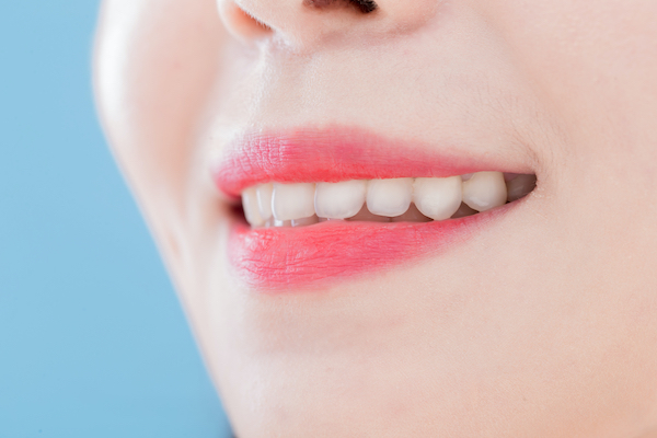 せたがや歯科室｜歯科医師ブログ｜きれい、丈夫、メタルフリーな白い詰め物「E-max」とは｜白い歯のイメージ画像